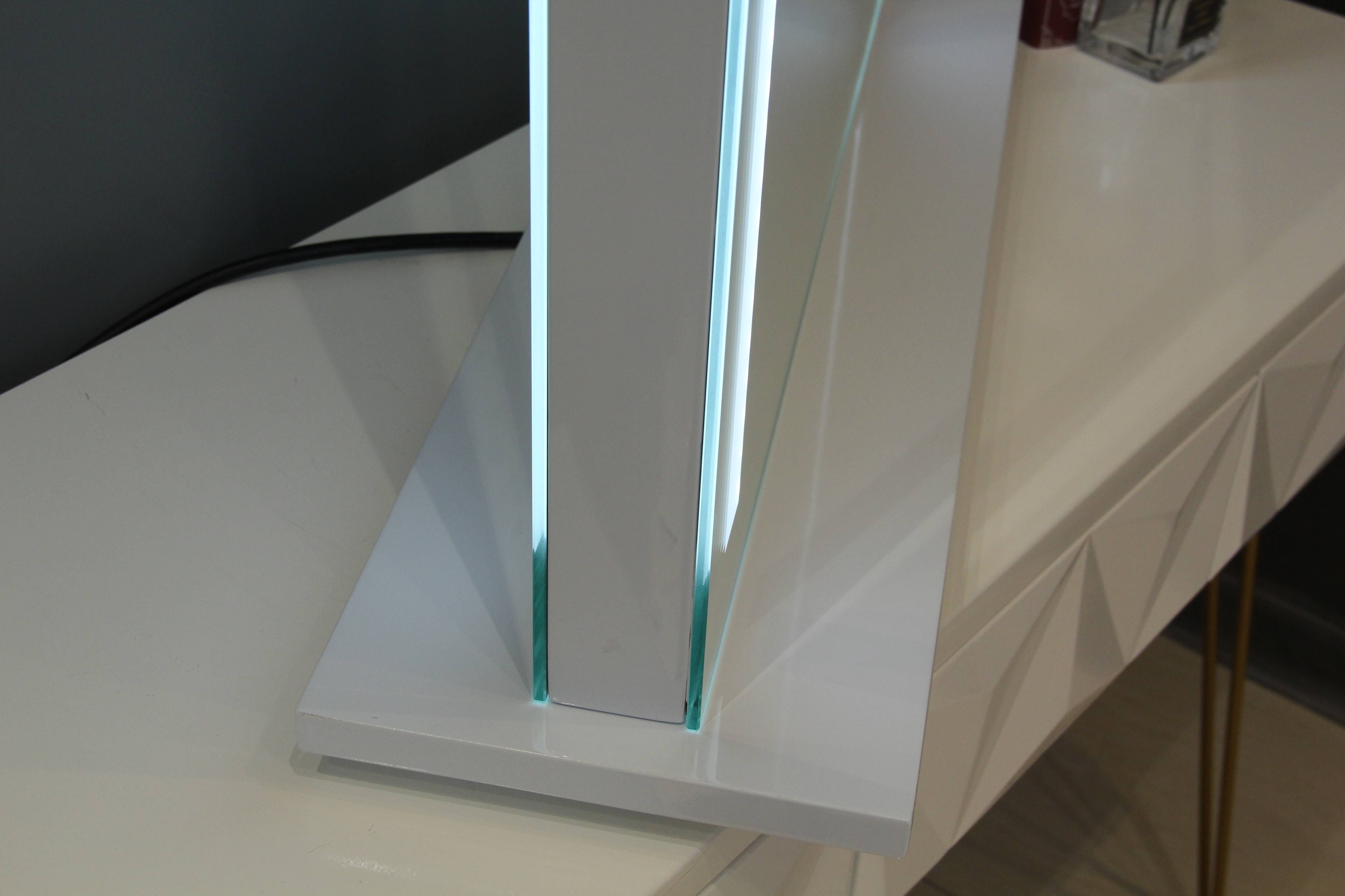 Ergonomic Makeup Mirror YL1001-04 - Aluminum Frame - Dimmable LED Lights